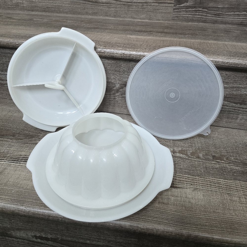 Tupperware jello mold and server